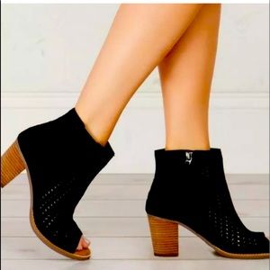 NIB SEXY GIANNA BINI MAXED-OUT BLACK LEATHER PERFORATED OPEN TOED BOOTIES~ 7.5